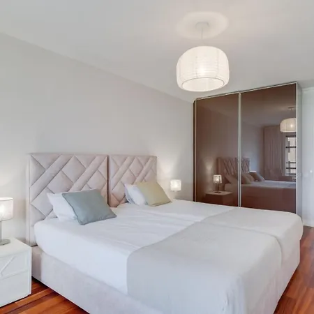 In Arriaga Avenue 09 * Funchal (Madeira)